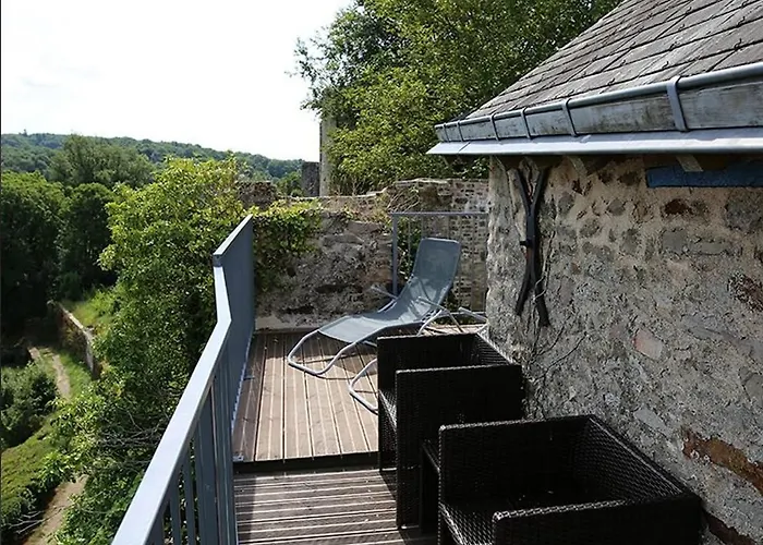 Le Des Remparts * Sainte-Suzanne (Mayenne)